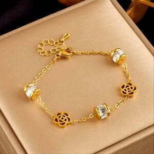 Tennis chain Bracelet Charm, Zircon stone. Stainless steel. Hupoallergenic Gold